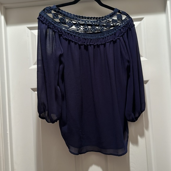 Beautiful Navy Ezra top. Perfect for work. Size m - Picture 3 of 3